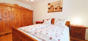 1 bedroom, internet, bed sheets
