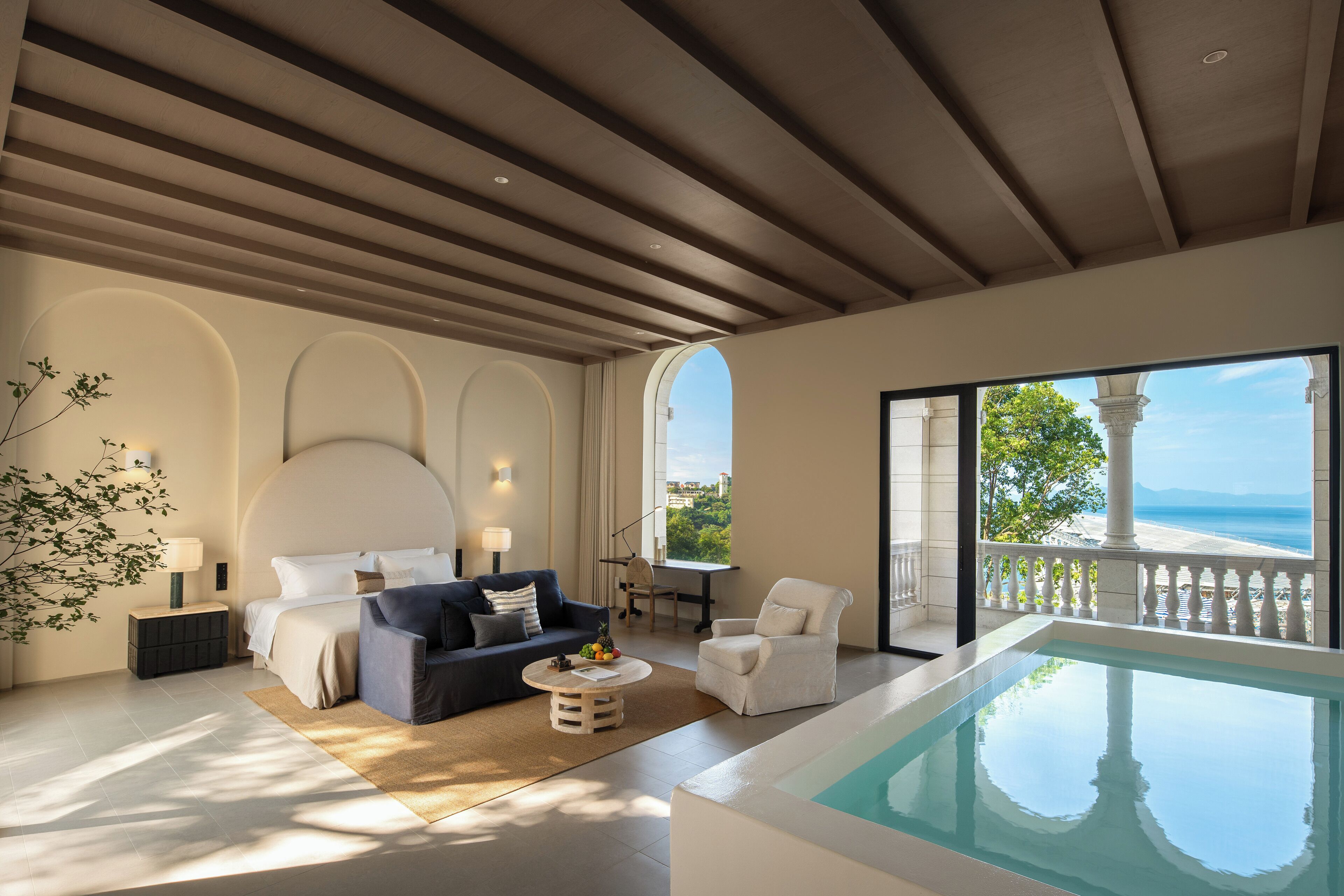 Yuanlan sea view balcony pool double bed room | Premium bedding, down duvets, free minibar, free WiFi