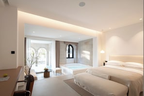 Phòng Cao cấp, quang cảnh sân vườn | Bộ đồ giường cao cấp, chăn bông, minibar với thức uống miễn phí 