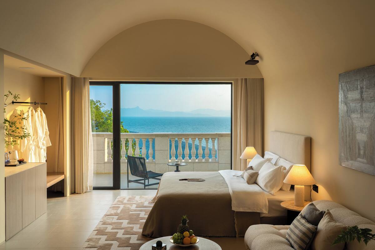 Liuguang sea view balcony pool double bed room | 1 bedroom, premium bedding, down duvets, free minibar