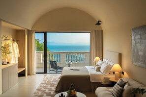 Liuguang sea view balcony pool double bed room | 1 室のベッドルーム、高級寝具、羽毛の掛け布団、ミニバー (無料)