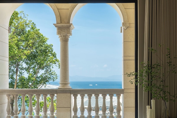 Yuanlan sea view balcony pool double bed room | Vista para praia/oceano