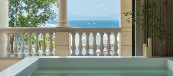 Miyue Roman Holiday Bubble Pool hotel