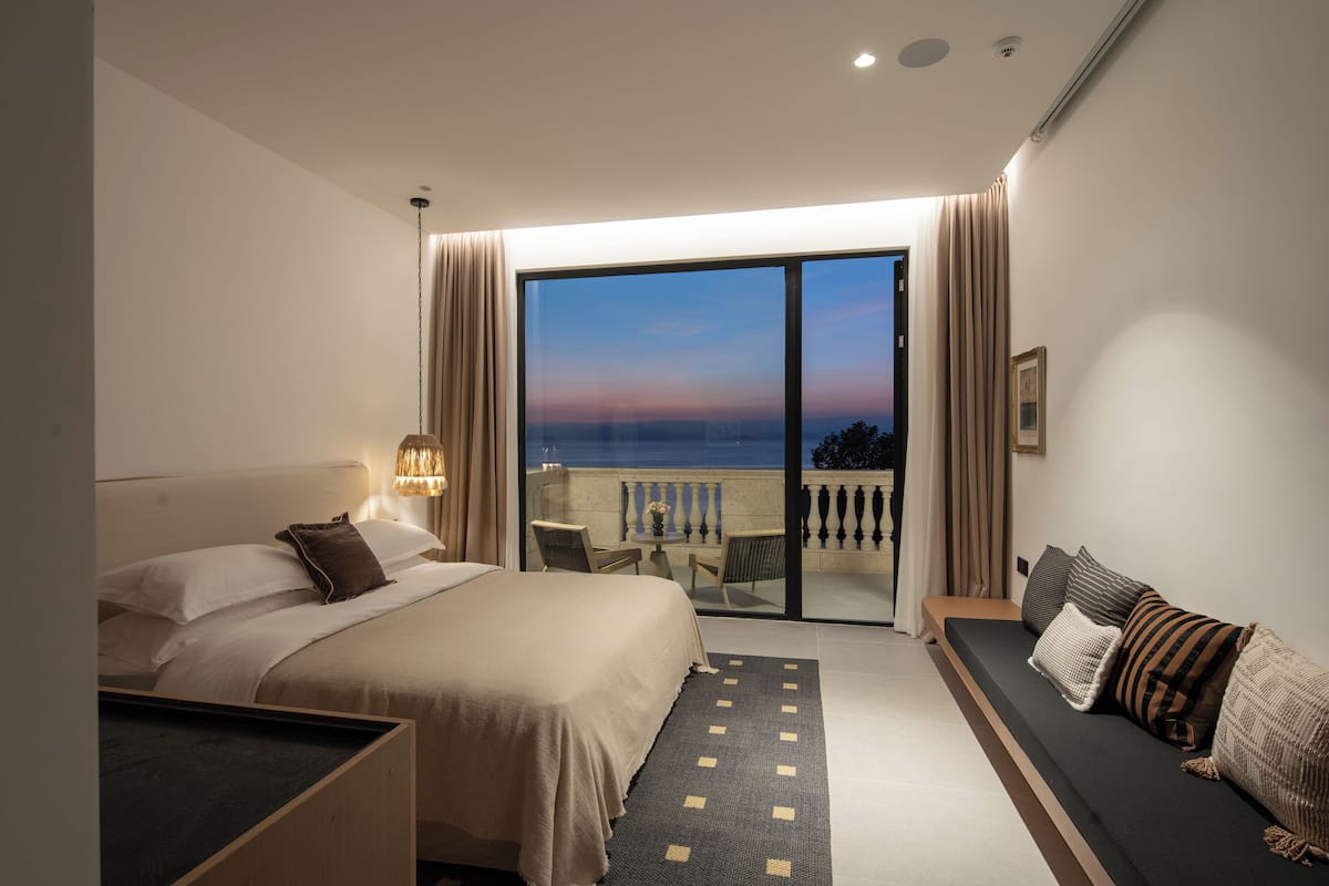 Dome Balcony Bubble Pool King Room | Premium bedding, down comforters, free minibar, free WiFi