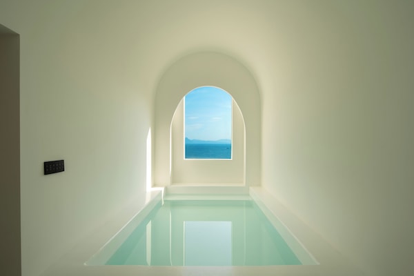 Moon Pool Sea View Balcony Hot Spring King Room | Premium bedding, down comforters, free minibar, free WiFi
