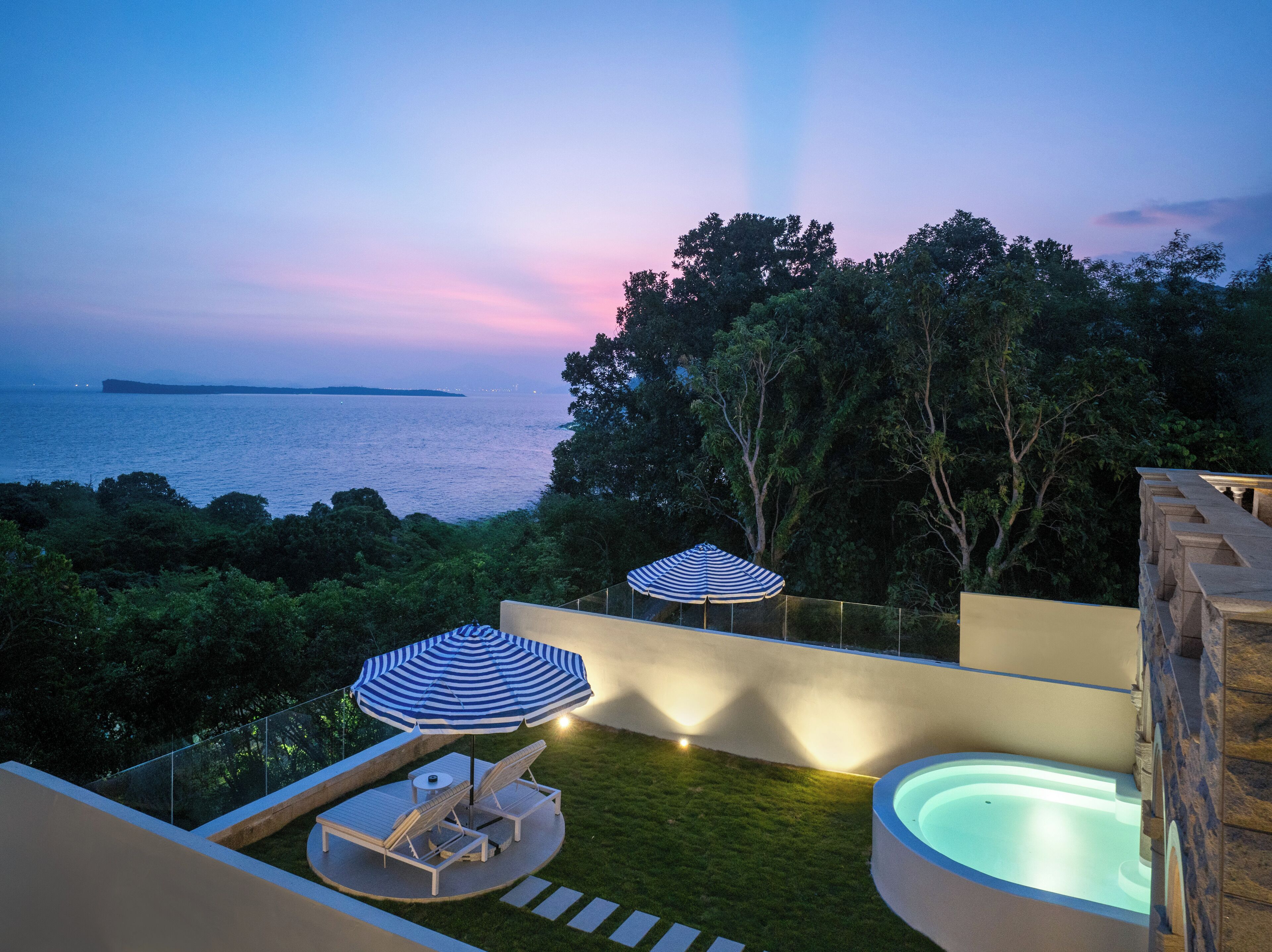 Perpillar Sea View Cave Pool King Room | Beach/ocean view