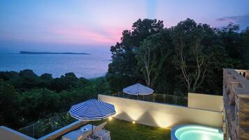 Perpillar Sea View Cave Pool King Room | Beach/ocean view