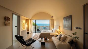 Liuguang sea view balcony pool double bed room | Premium bedding, down duvets, free minibar, free WiFi