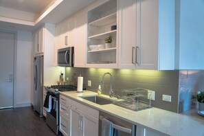 Micro-ondes, four, plaque de cuisson, lave-vaisselle