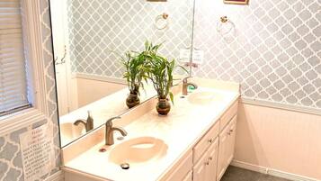 Habitación estándar | Escritorio, wifi gratis y ropa de cama