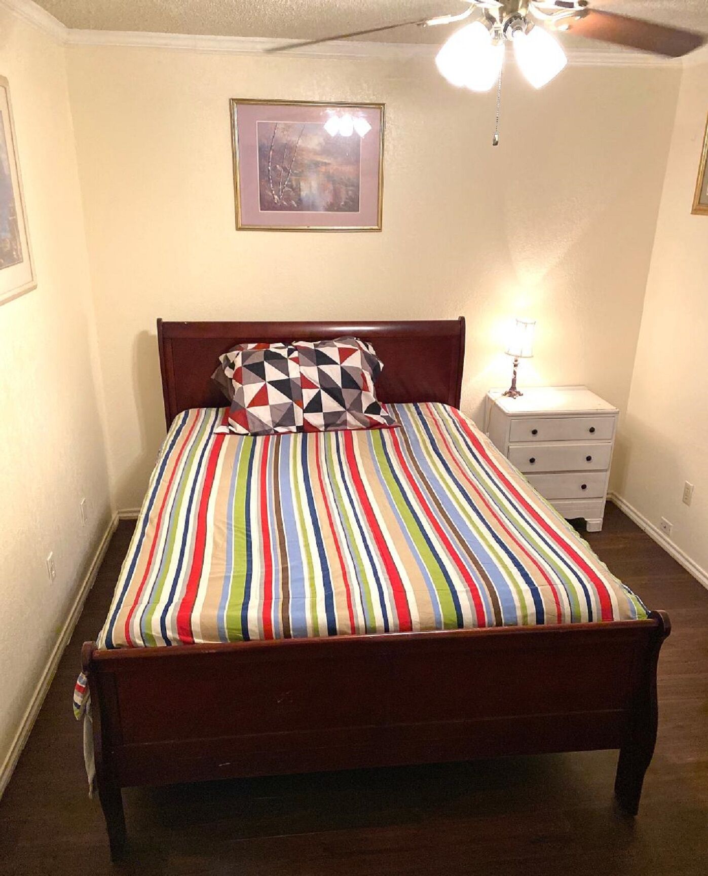 Rom – standard | Skrivebord, wi-fi (inkludert) og sengetøy