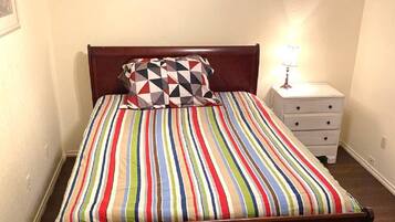 Rom – standard | Skrivebord, wi-fi (inkludert) og sengetøy