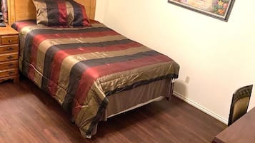 Rom – standard | Skrivebord, wi-fi (inkludert) og sengetøy