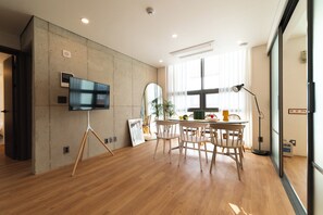 Family Suite City View non Korean nationals only | Vardagsrum