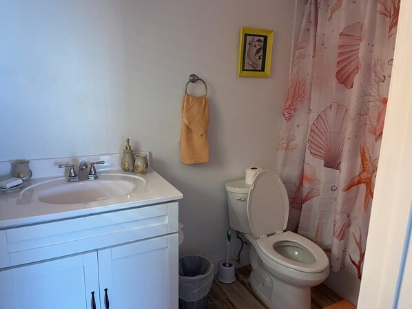 Towels, toilet paper - 2-bedroom villa in peaceful Treasure Cay with WiFi, AC (Treasure Cay)
