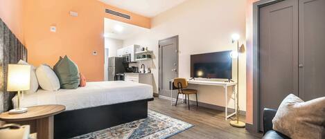 Iron/ironing board, WiFi, bed sheets