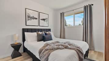 2 bedrooms, desk, iron/ironing board, WiFi
