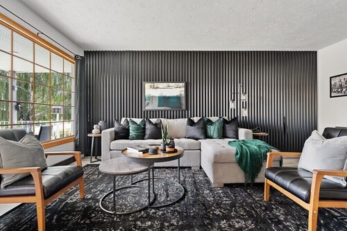 Stylish Drumheller Retreat: Steps from the Red Deer River!