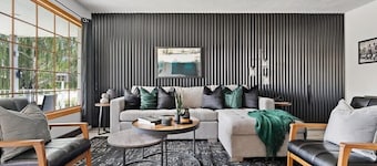 Stylish Drumheller Retreat: Steps from the Red Deer River!