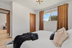 2 bedrooms, desk, iron/ironing board, WiFi
