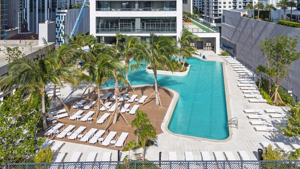 Pool - Sky-High Views & Pool – Steps from Miami Arena (Miami)
