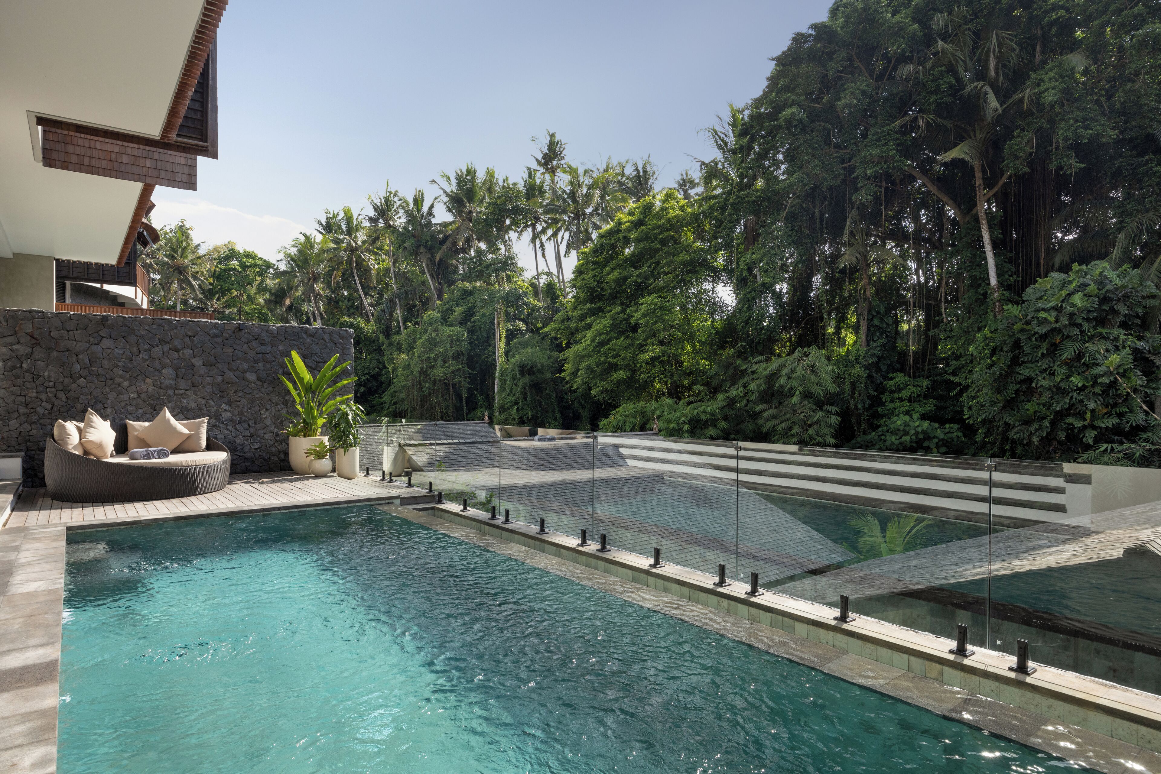 Kolam renang pribadi