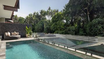 Kolam renang pribadi