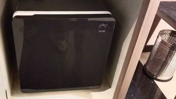 A black refrigerator with the brand name 'QUEBE' visible on the front.