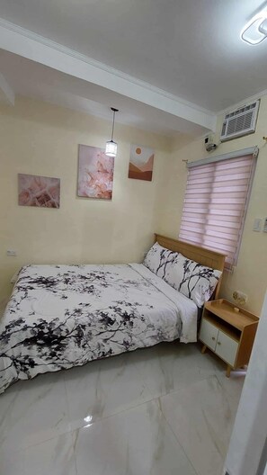 1 bedroom, desk, free WiFi, bed sheets