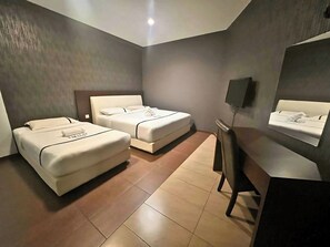 Triple Room | Desk, iron/ironing board, free WiFi