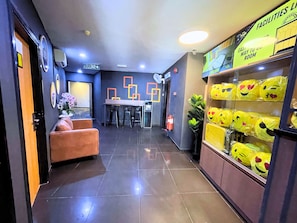 A hotel lobby with a reception desk, seating area, and a snack bar. - Seeds Hotel Cheras Sri Permaisuri (Kuala Lumpur)