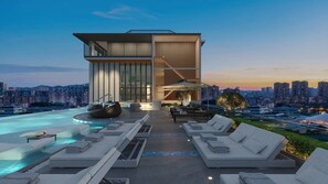 Piscine extérieure, maîtres-nageurs sur place