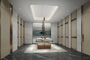 Smart TV de 55 pulgadas con canales por cable, una chimenea