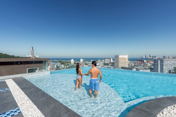 Outdoor pool, lifeguards on site