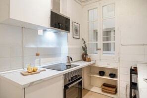 Fridge, microwave, oven, stovetop