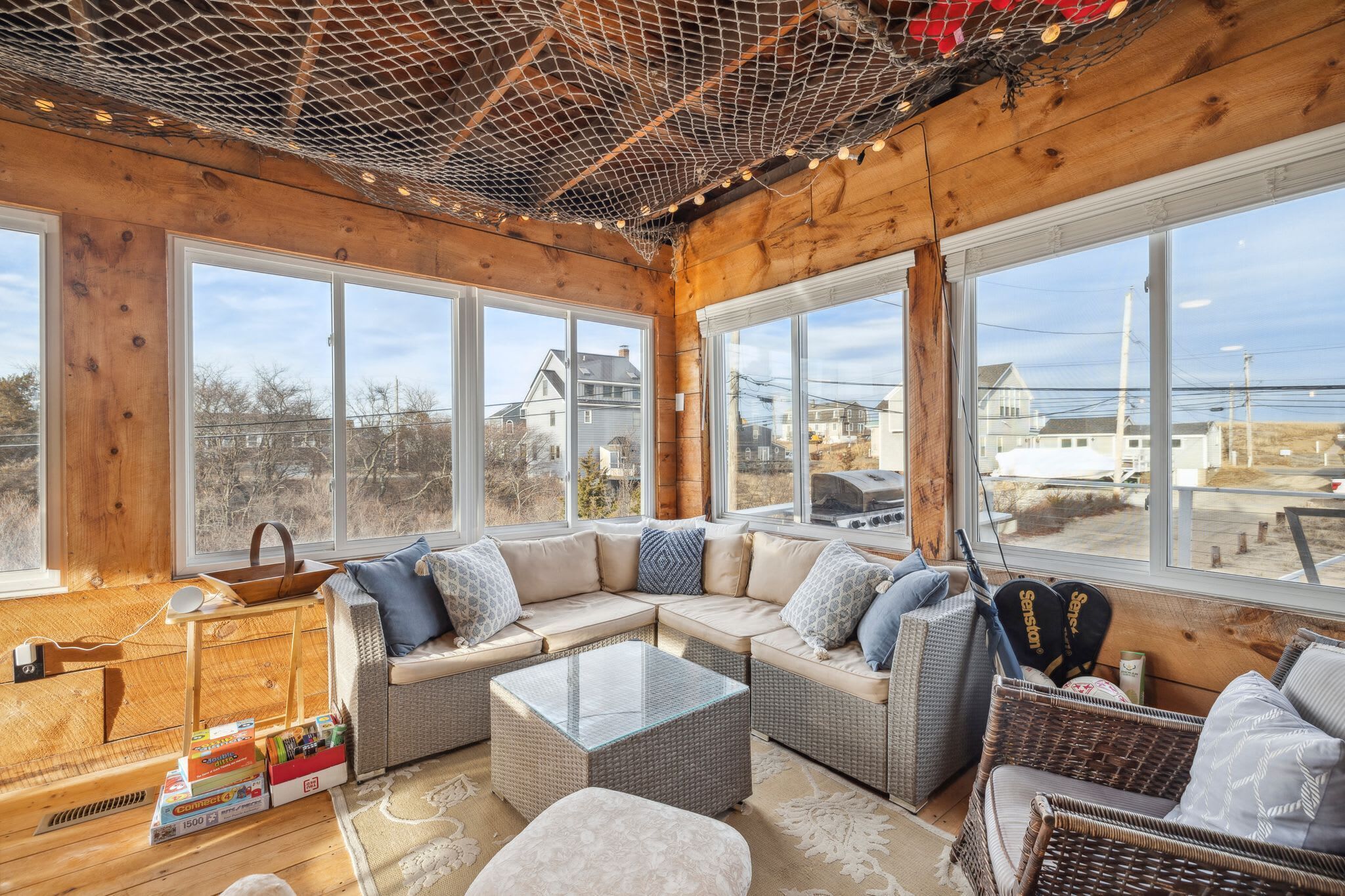 TV, peis, kontorer og printere