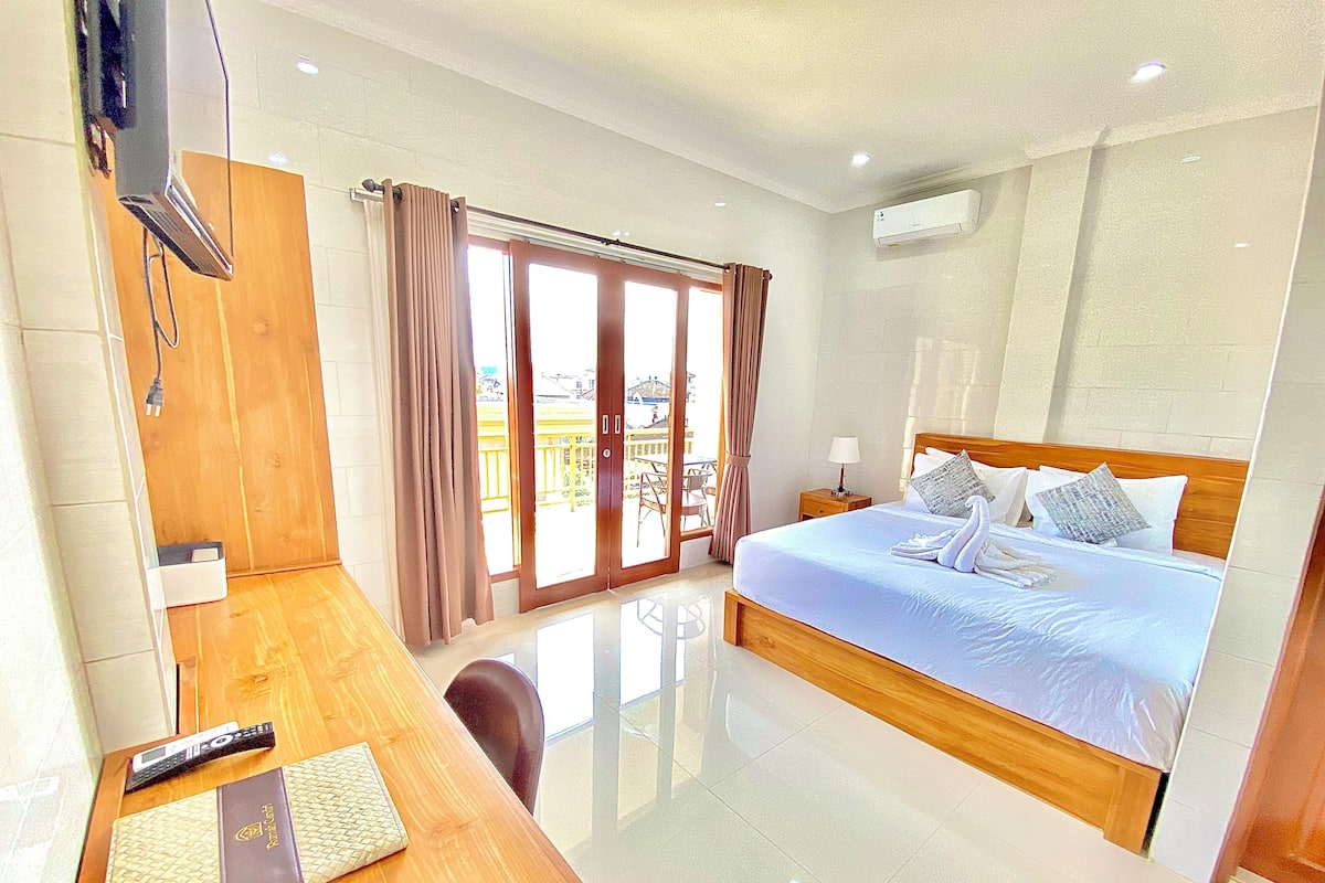 Desk, laptop workspace, free WiFi, bed sheets