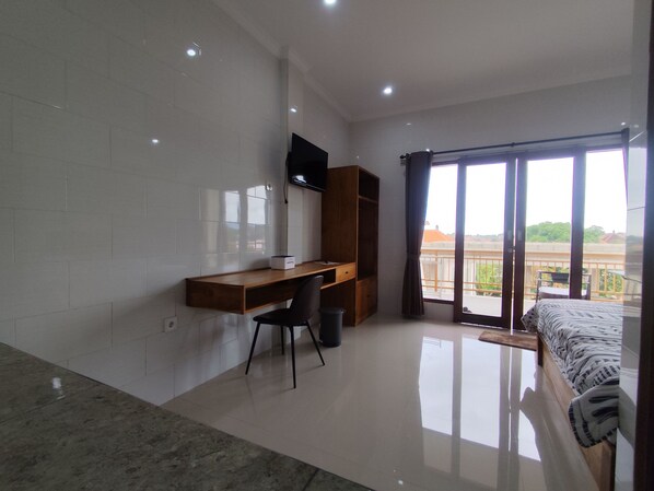 Desk, laptop workspace, free WiFi, bed sheets