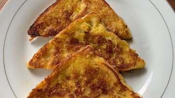 Daily cooked-to-order breakfast for a fee