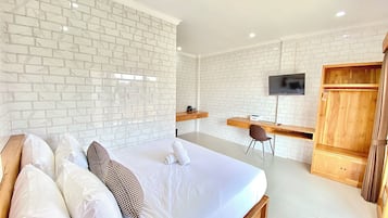 Desk, laptop workspace, free WiFi, bed sheets
