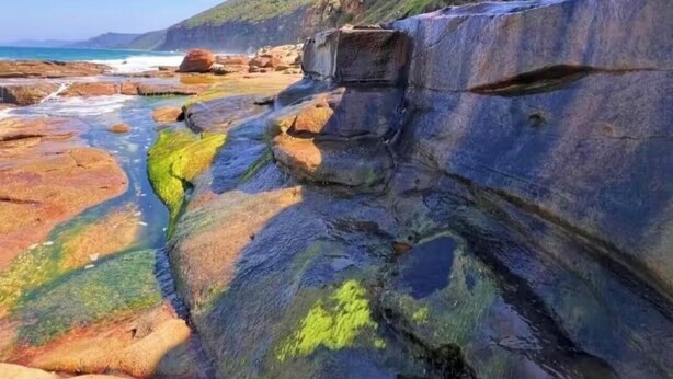 A rocky coastal landscape with clear blue skies. - Garden View Entire Self Contained Guesthouse (Engadine)