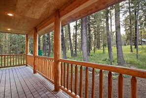 Terrace/patio - Private Cabin | Hot Tub | 2 Car Garage | ATV Trails (Island Park)
