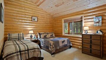 4 bedrooms, iron/ironing board, free WiFi