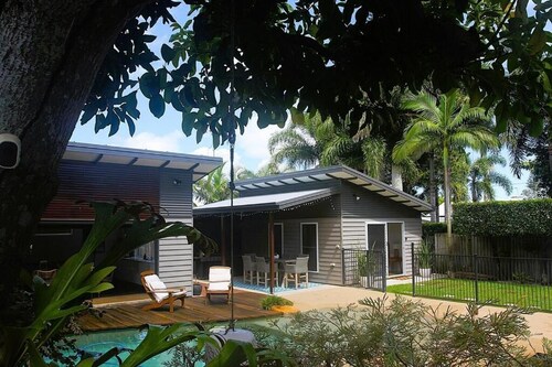 Pantai Indah (Beautiful Beach) Villa, Hervey Bay