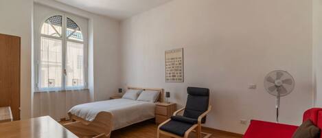 2 bedrooms, desk, iron/ironing board, WiFi