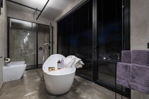Deluxe Double Room, Garden View (Camera doppia deluxe,vista giardino 1) | Bilik Mandi | Kelengkapan dandanan diri percuma, pengering rambut, selipar 