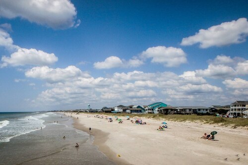 Seas You Later - 2 Bedroom Condo Just 2 Blocks from the Beach with Large Pool, Elevator