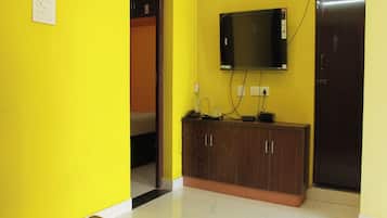 Deluxe Villa | Hypo-allergenic bedding, desk, free WiFi, bed sheets