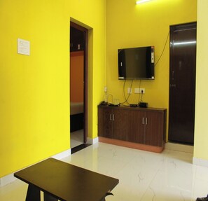 Ropa de cama hipoalergénica, escritorio, wifi gratis y ropa de cama 