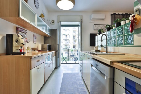 Fridge, microwave, oven, stovetop